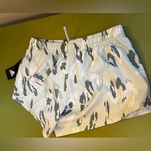 Nike Girls shorts NWT 7/8